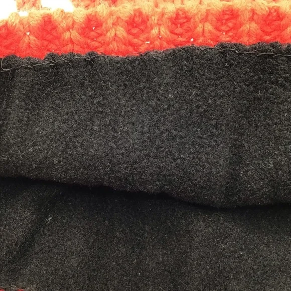 Canada Red and White Knit Winter Hat Unisex - Picture 8 of 8